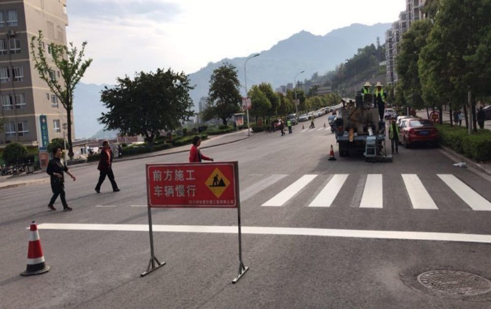 绥江县龙腾大道交通标线工程