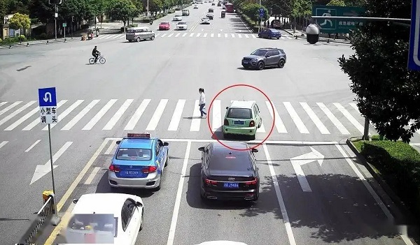 未按导向车道行驶.jpg